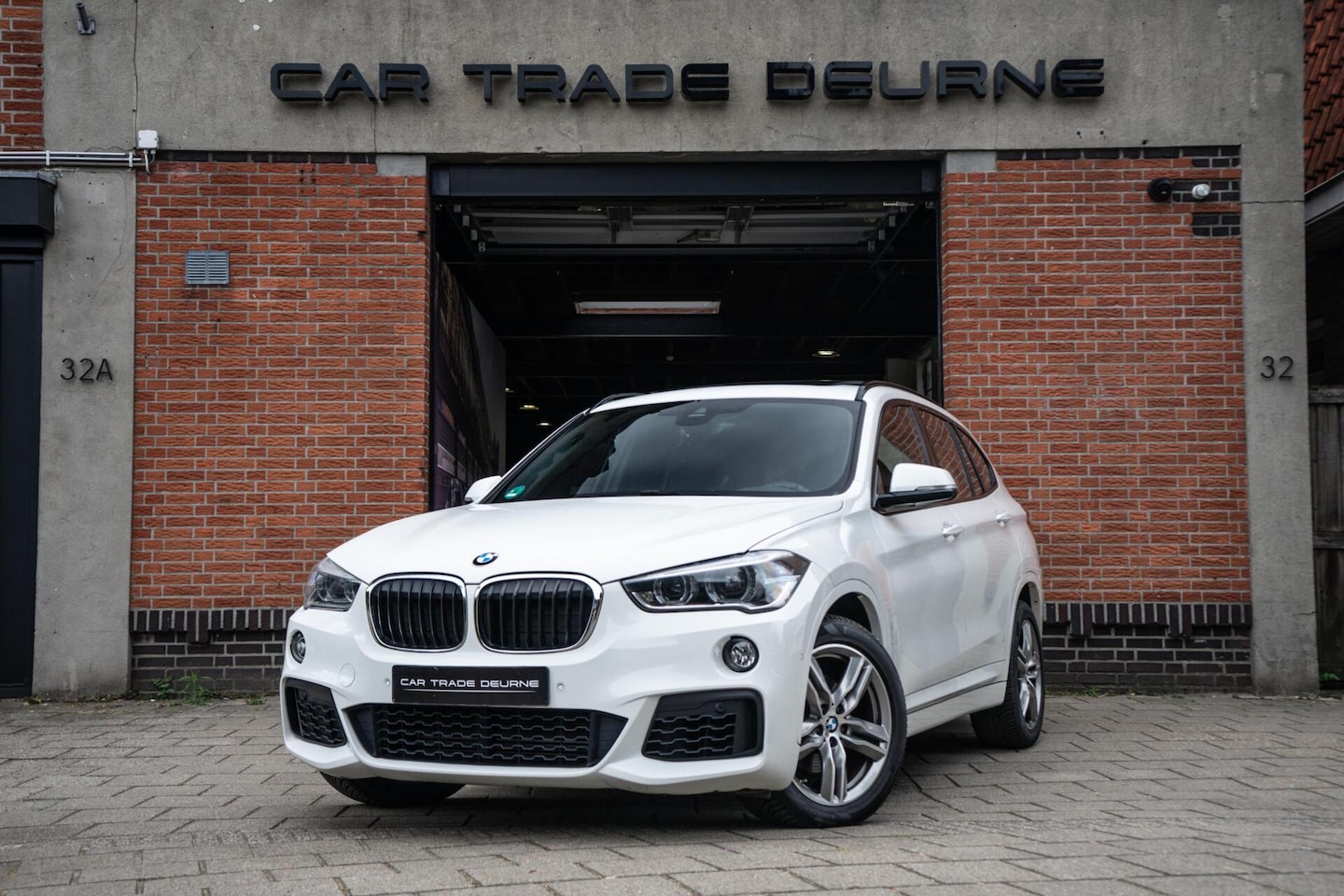 BMW X1 - sDrive18i M-Sport Pano / Camera / Trekhaak - AutoWereld.nl