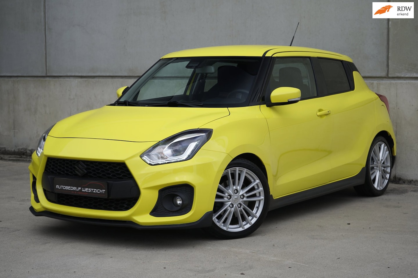 Suzuki Swift - 1.4 Sport 1.4 Sport 140pk, Champion Yellow, ACC, Carplay - AutoWereld.nl