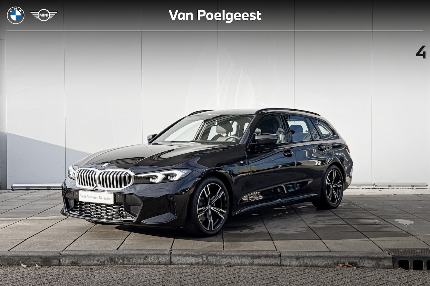 BMW 3-serie Touring - 318i M-Sport Parking Assistant / Stoelverwarming / 18 Inch / Dimmende Binnen & Buitenspieg - AutoWereld.nl