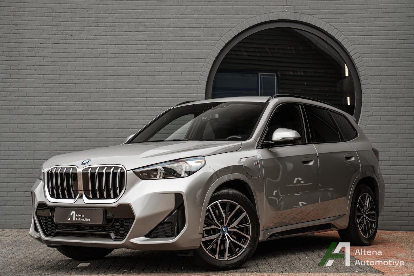 BMW X1 - xDrive25e M-sport, BTW, trekhaak, 360 camera, driving prof, comfort acces - AutoWereld.nl