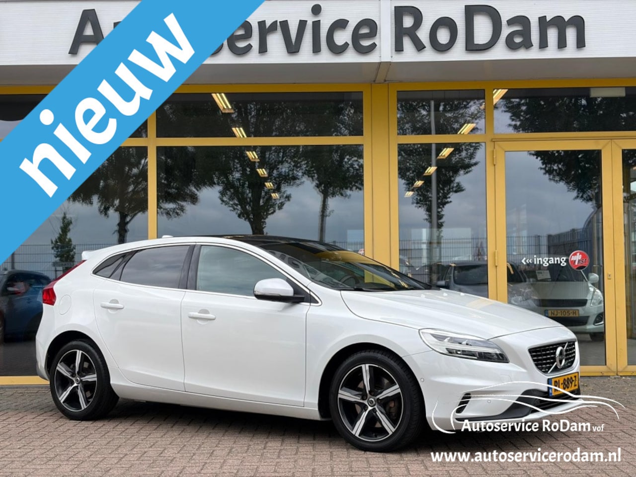 Volvo V40 - 2.0 T4 Bns Sport | AUTOMAAT | TREKHAAK - AutoWereld.nl