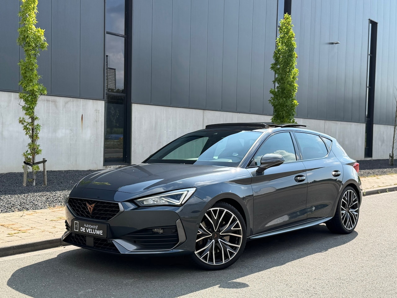 CUPRA Leon - 2.0 TSI VZ 300PK Pano Beats Sfeerverl. - AutoWereld.nl