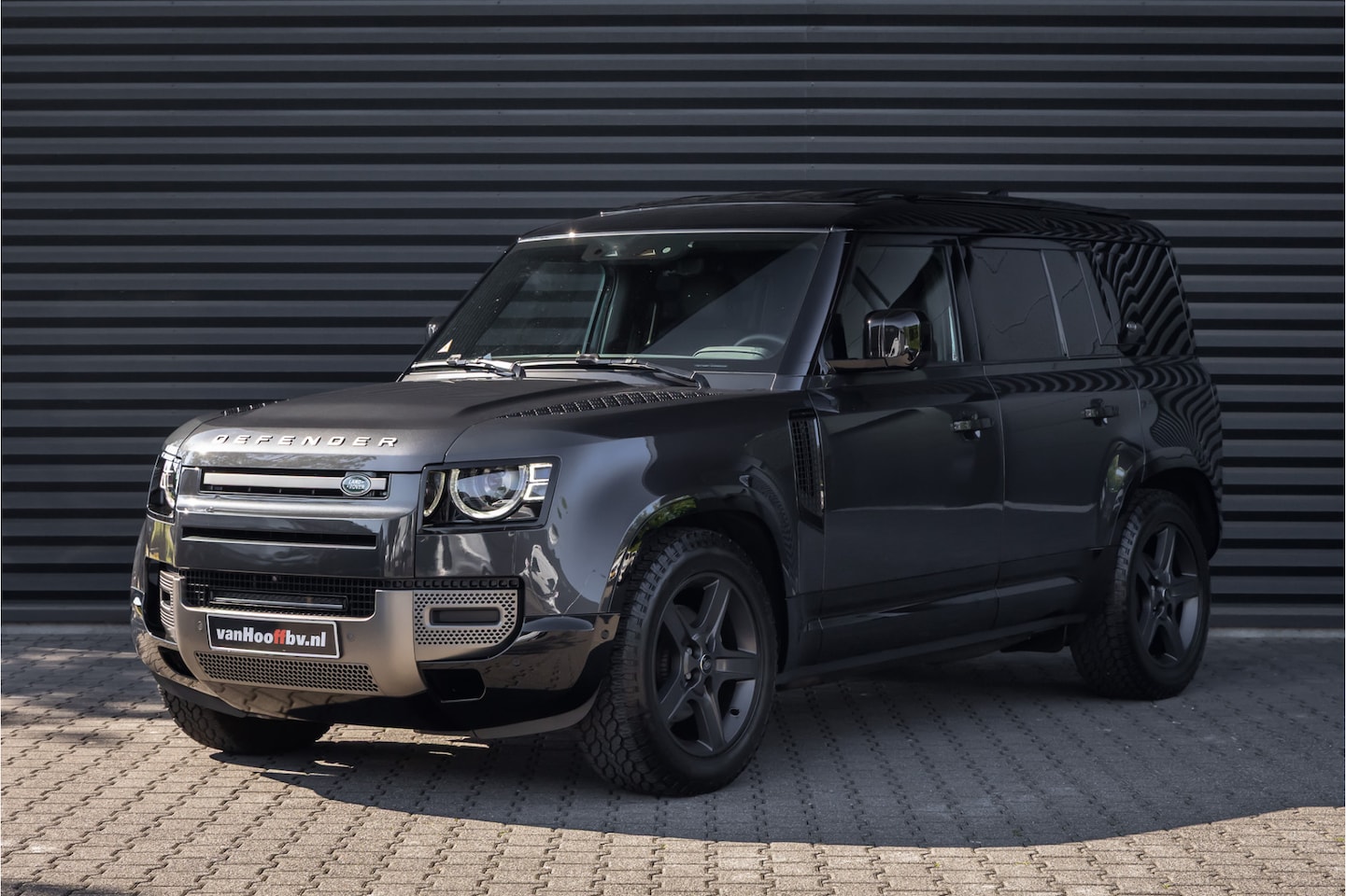 Land Rover Defender 110 - 3.0 D250 X-Dynamic SE Laag schot grijs kenteken - AutoWereld.nl