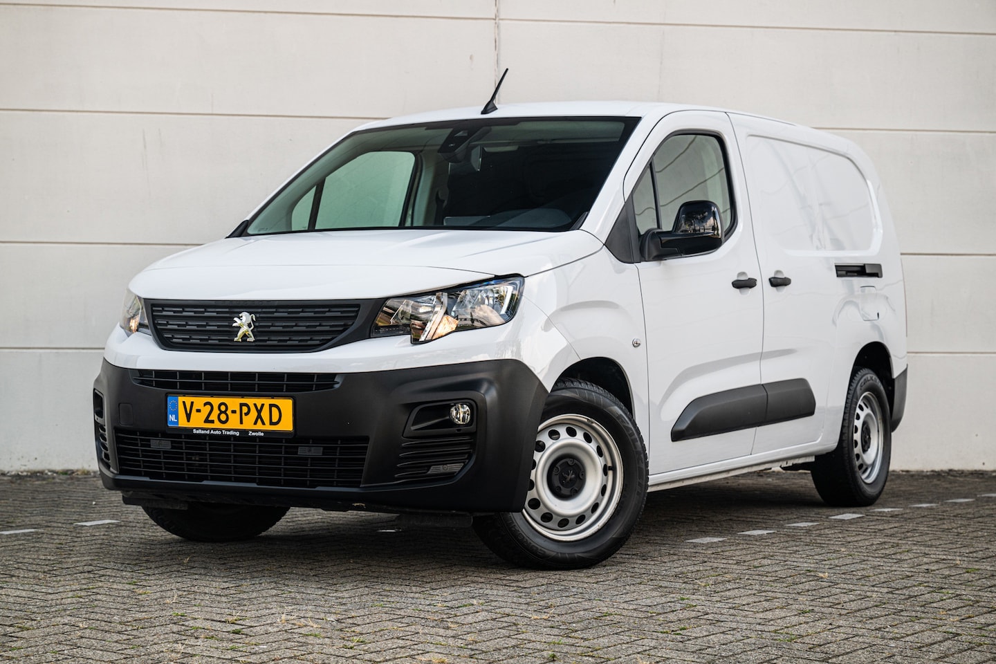 Peugeot Partner - 1.5 BlueHDi 102pk S&S L2 2x Schuifdeur |Airco|Navi|Cruise|Camera| - AutoWereld.nl