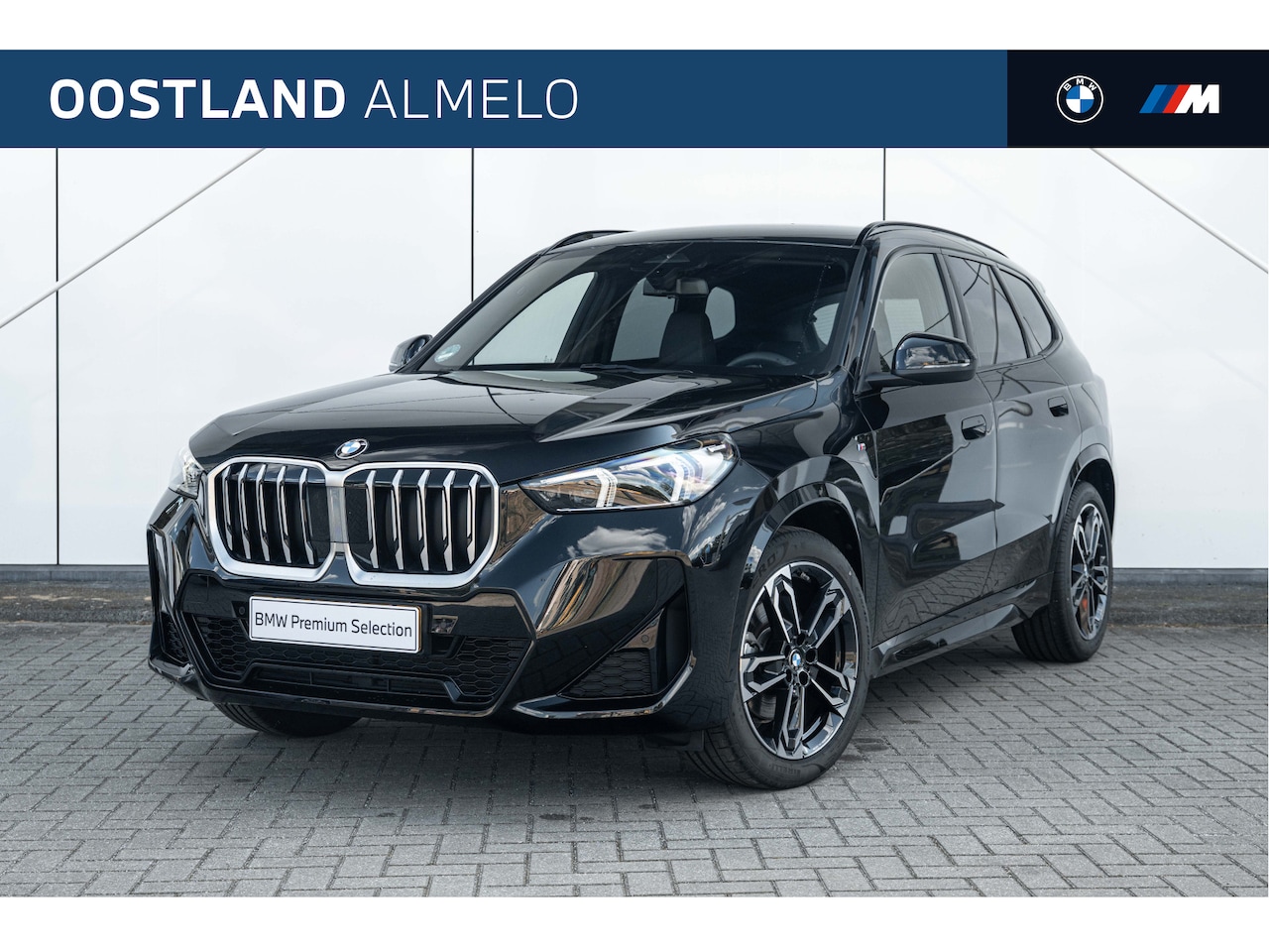 BMW X1 - sDrive20i M Sport Automaat / Trekhaak / Sportstoelen / Comfort Access / Achteruitrijcamera - AutoWereld.nl