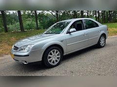 Ford Mondeo - 1.8-16V First Edition