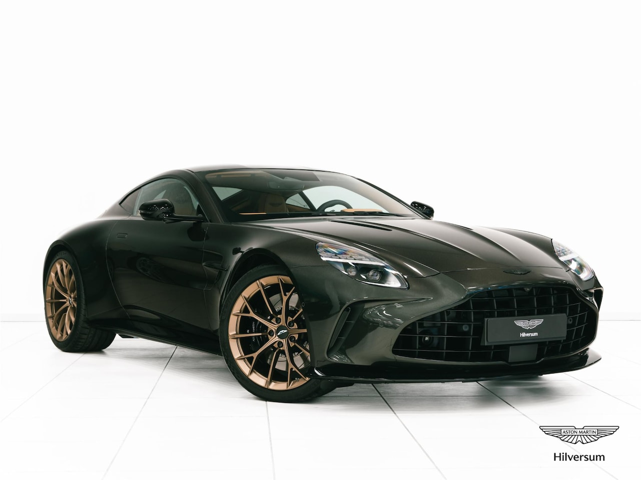 Aston Martin Vantage - Coupe 25MY Vantage Coupe | Minotaur Green / Oxford Tan | Incl. BPM | - AutoWereld.nl