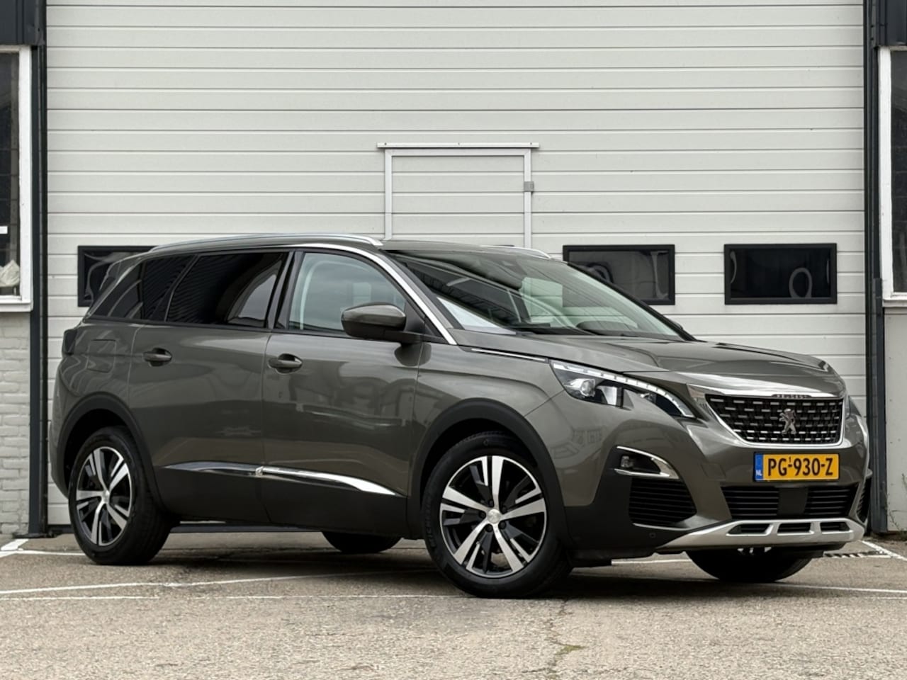 Peugeot 5008 - 1.2 PureTech Allure 7prs Automaat | Navi | Camera | Panorama - AutoWereld.nl