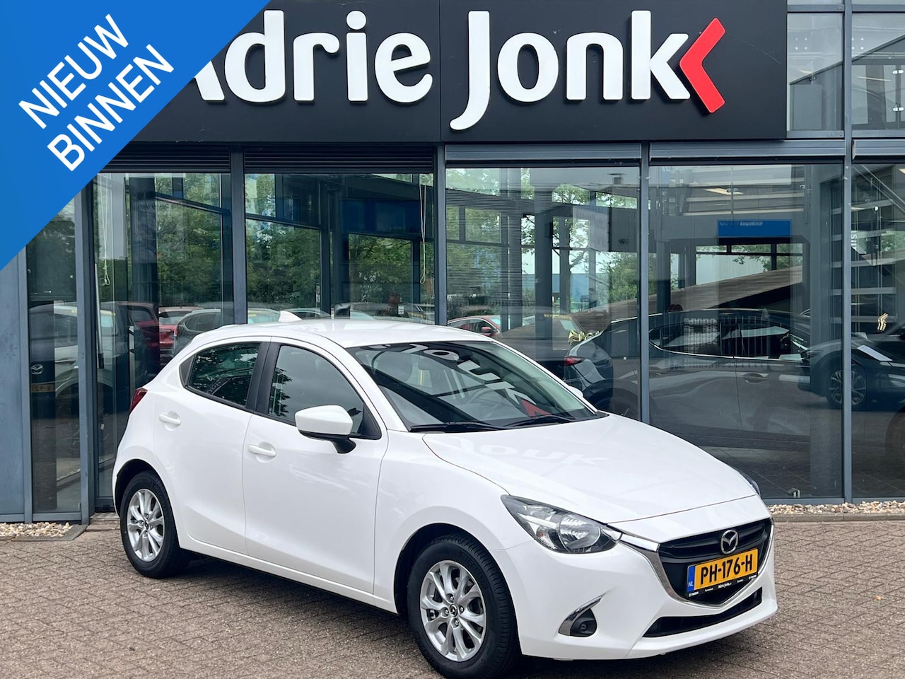 Mazda 2 - 1.5 Skyactiv-G Dynamic NAVIGATIE | PARKEERSENSOREN | AIRCONDITIONING | CRUISE CONTROLE | N - AutoWereld.nl