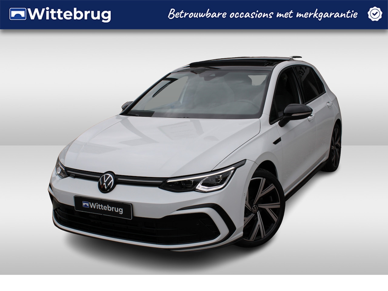 Volkswagen Golf - 1.5 eTSI 150pk R-Line DSG Automaat Black Style / Panoramadak / Zwenkbare Trekhaak / Camera - AutoWereld.nl
