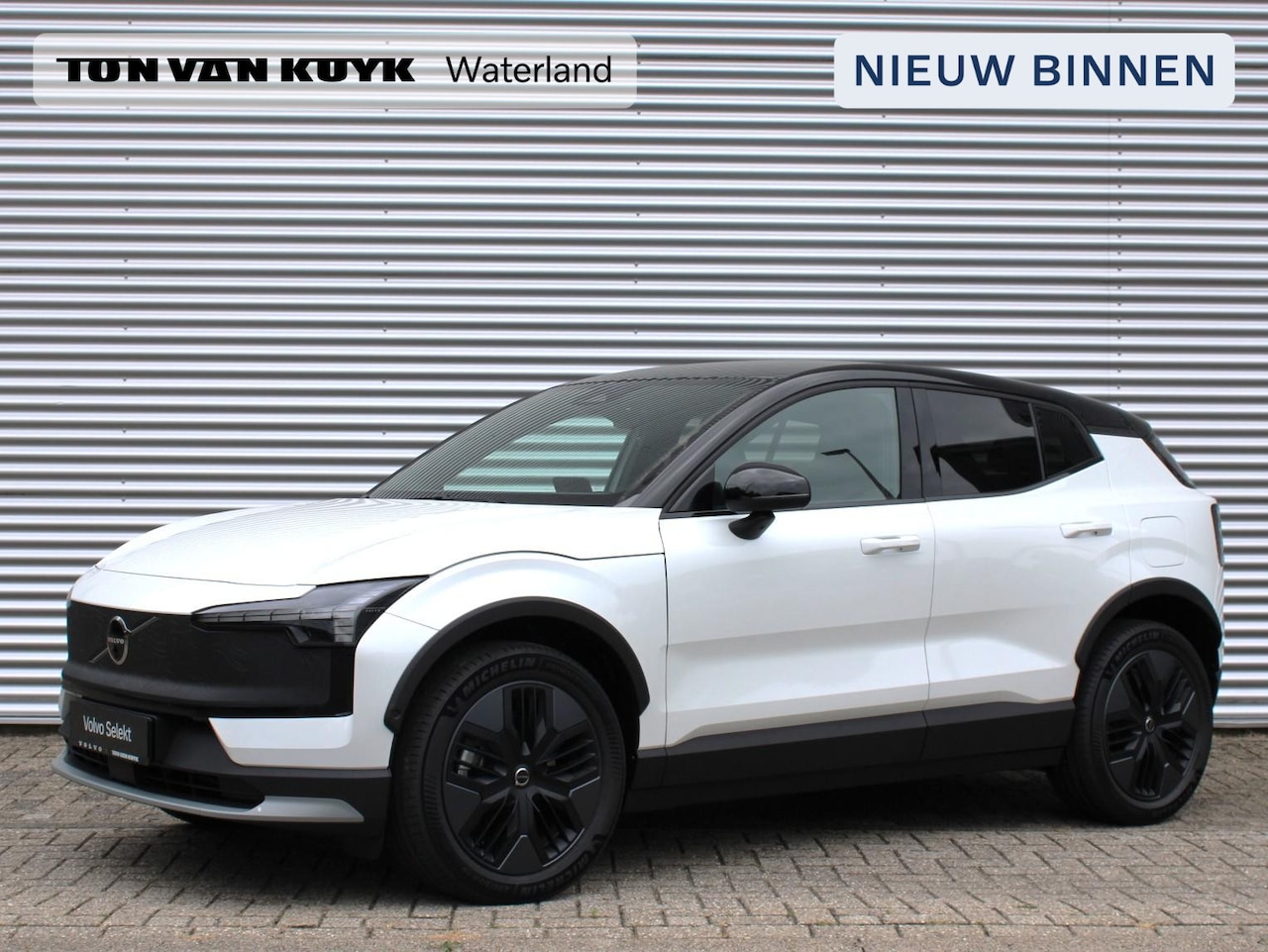 Volvo EX30 Cross Country - P5 Long Range Ultra Automaat / Panoramadak / Privacy Glass / Donker interieur / 360* camer - AutoWereld.nl