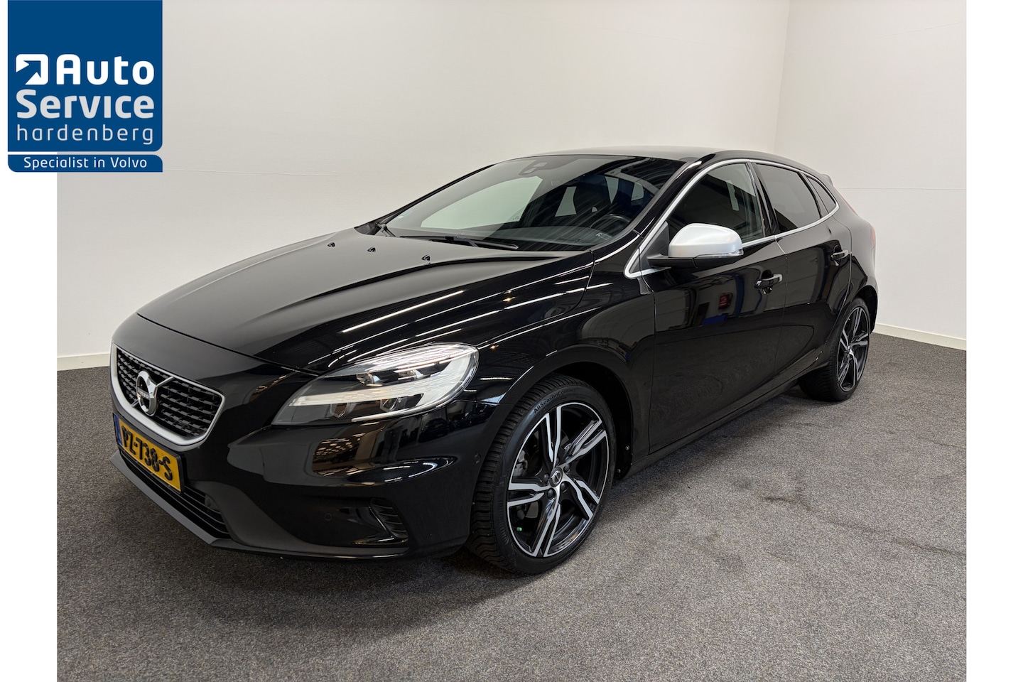 Volvo V40 - 2.0 T4 190pk BNS Sport R Design Trekhaak 1500kg/ Leer/ Stoelverw./ Pano/ Navi - AutoWereld.nl