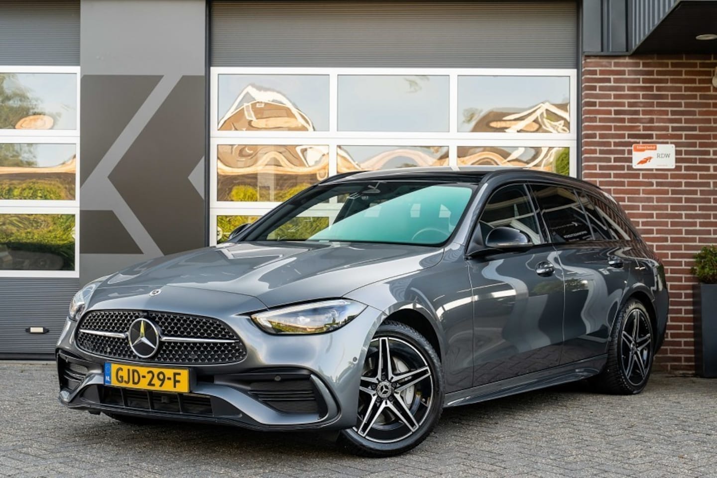 Mercedes-Benz C-klasse Estate - 300 e AMG Line | Panorama | Memory | Trekhaak | Sfeerverlichting | ACC | 18' Inch | - AutoWereld.nl