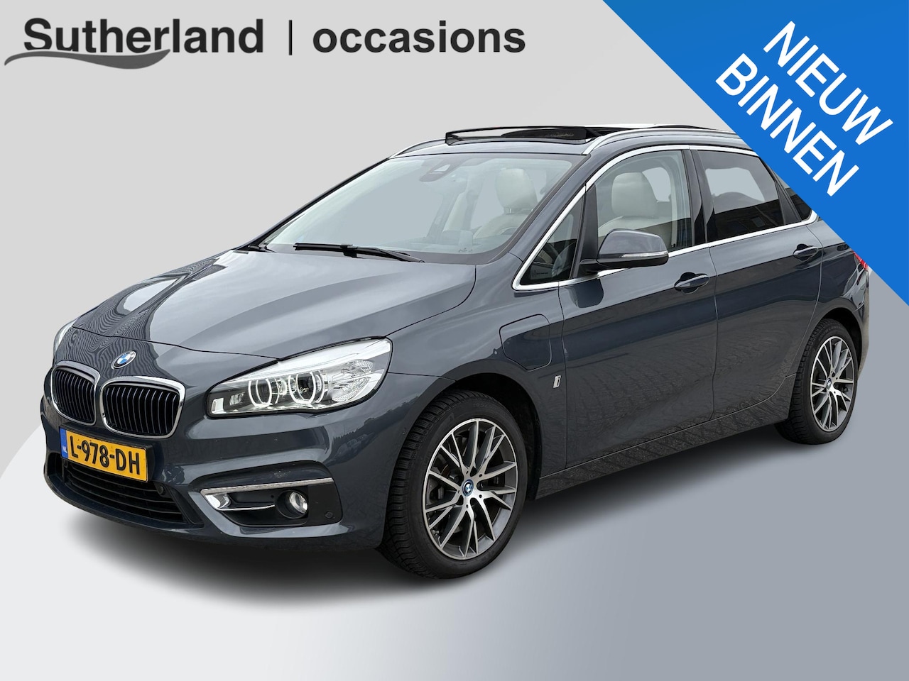 BMW 2-serie Active Tourer - 225xe iPerformance High Executive | PHEV | Panoramadak | Stoelverwarming | Leder | Head-Up - AutoWereld.nl