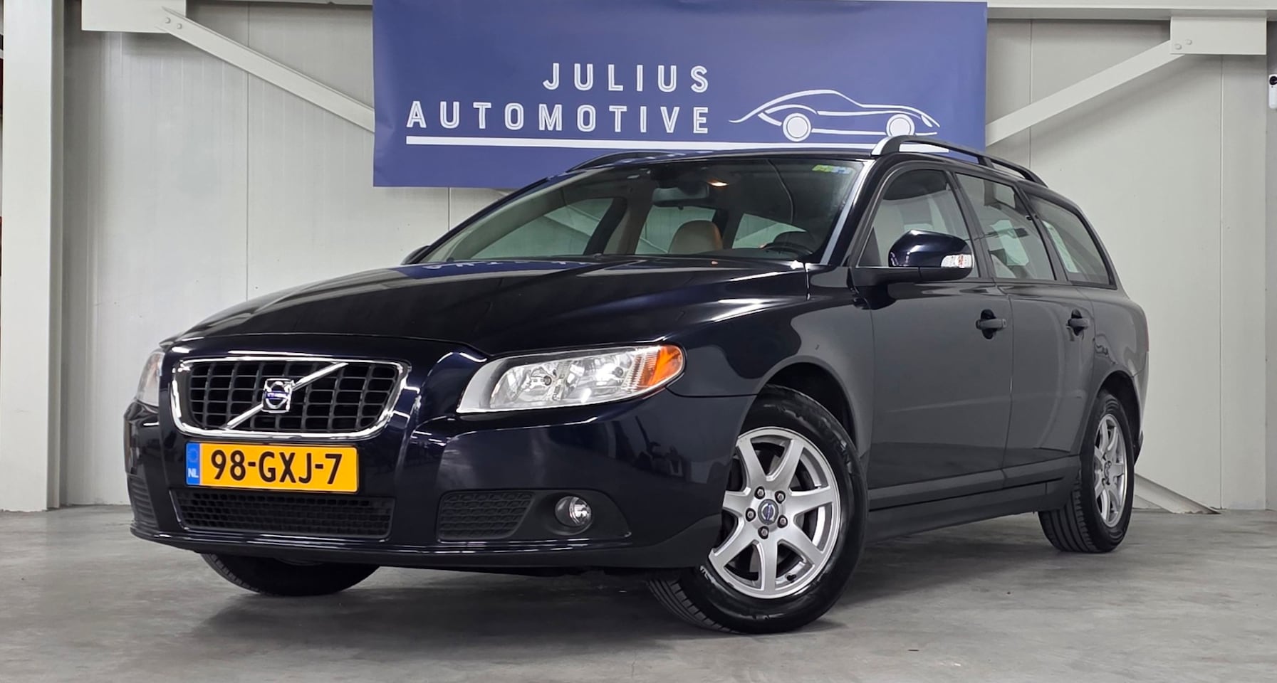 Volvo V70 - 2.5T Kinetic Leer Trekhaak Navi APK 07-2027 Garantie! - AutoWereld.nl