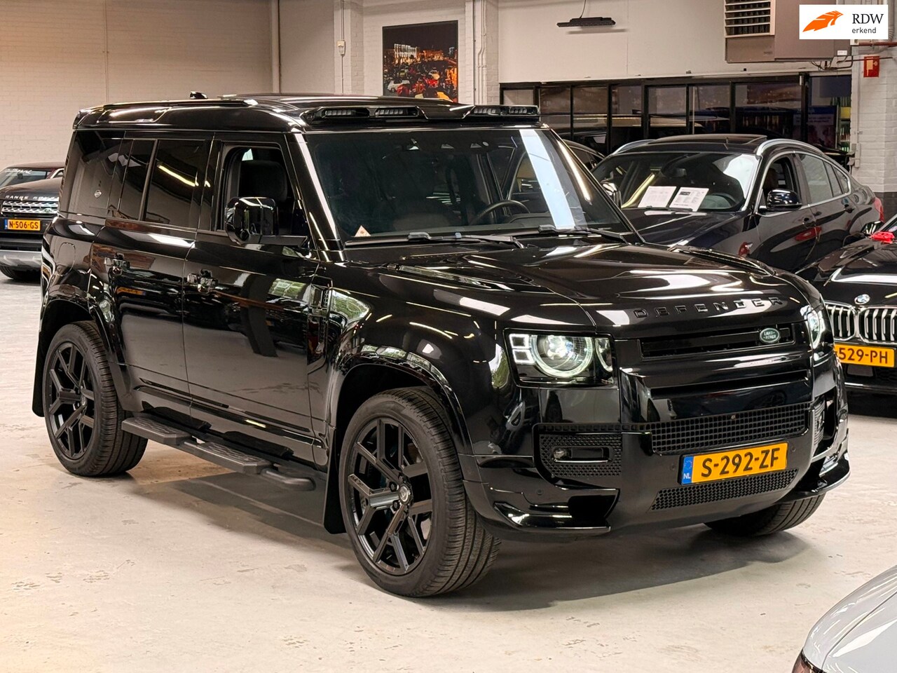 Land Rover Defender 110 - 2.0 P400e 110 X-Dynamic HSE *Urban*|Gr Navi|Panoramadak| - AutoWereld.nl