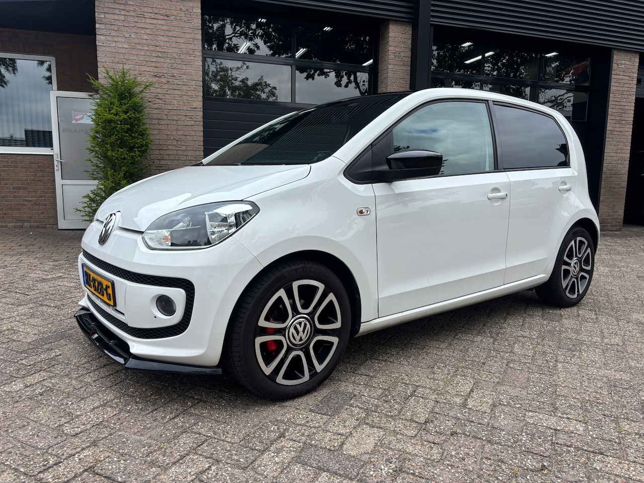 Volkswagen Up! - 1.0 high up! BlueMotion Pano - AutoWereld.nl