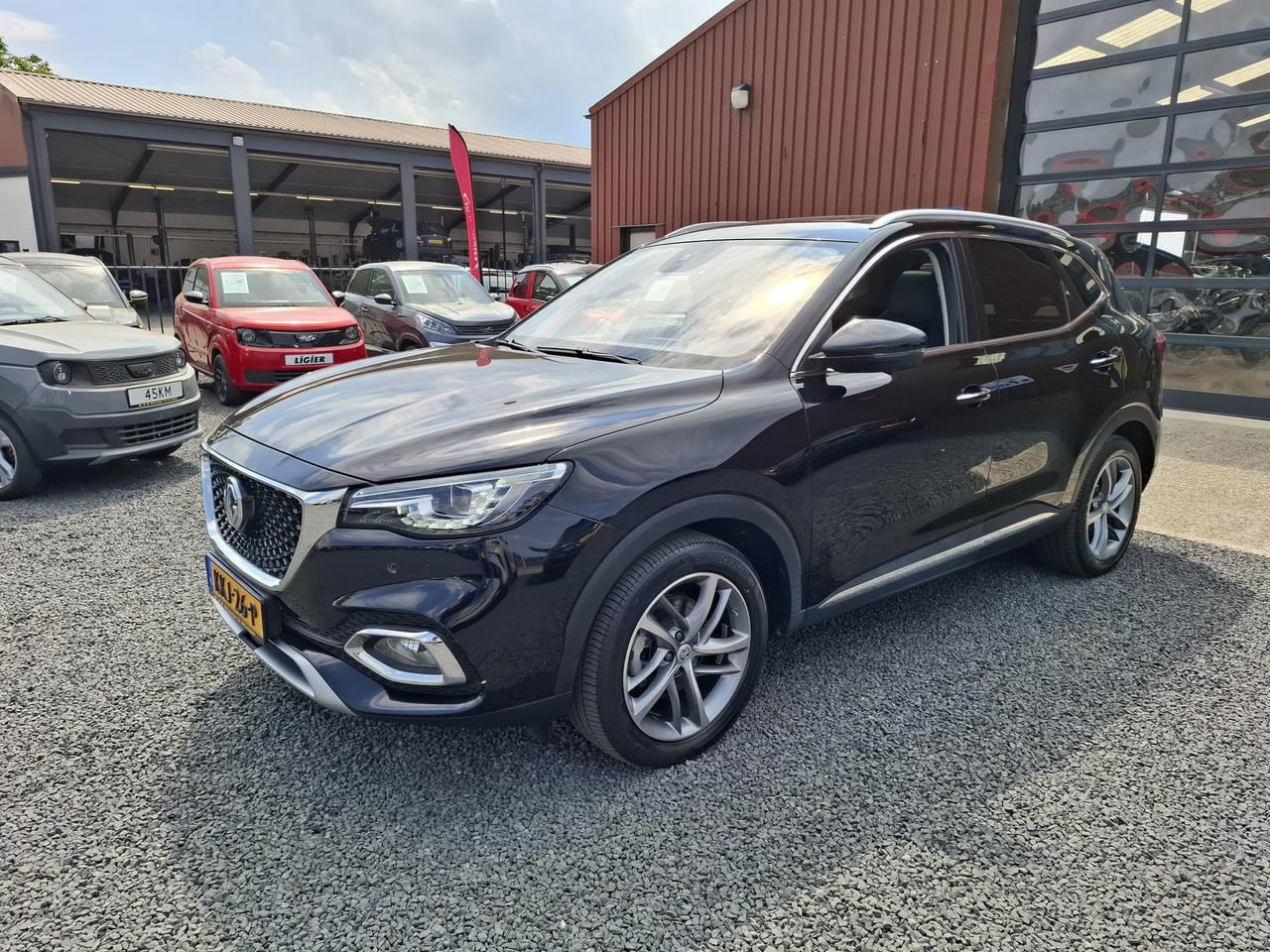 MG EHS - PHEV 1.5TGDI LUXURY LEDER PANORAMA - AutoWereld.nl