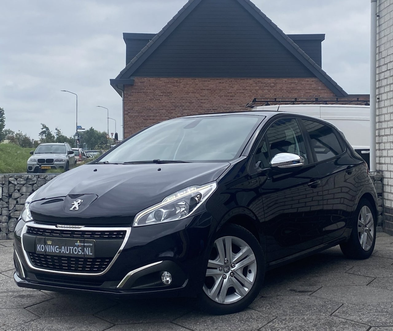 Peugeot 208 - 1.2 PureTech Signature/ Airco/ Carplay/ Parkassist/ PrivacyGlass/ NAP - AutoWereld.nl