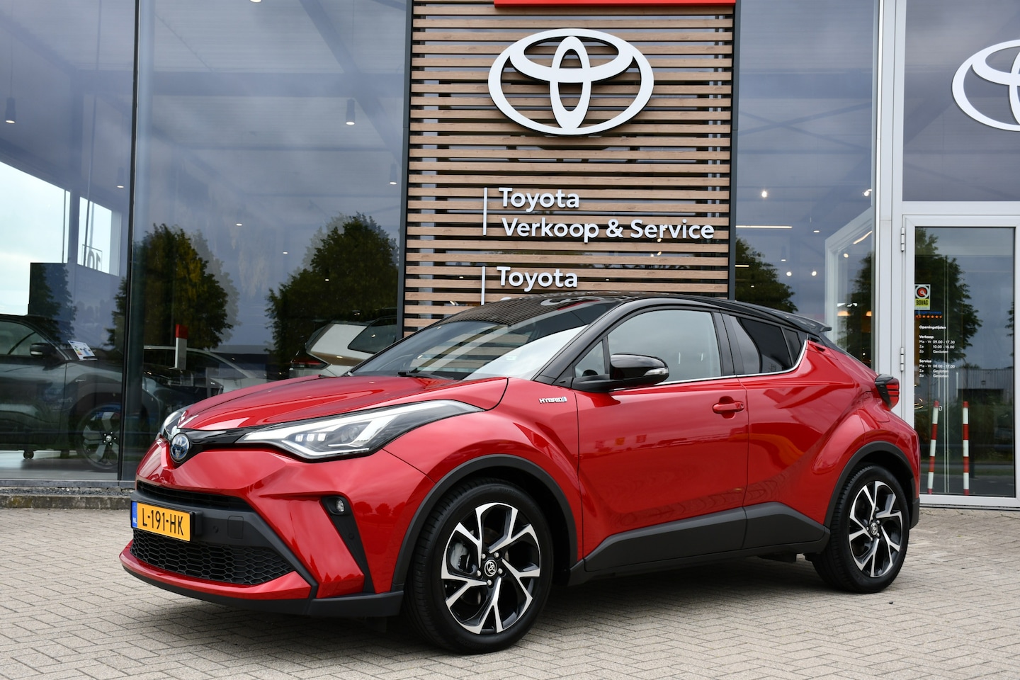 Toyota C-HR - 2.0 Hybrid Style Automaat 184pk | Dodehoekdetectie | LED-pack | Trekhaak | NL-auto | - AutoWereld.nl