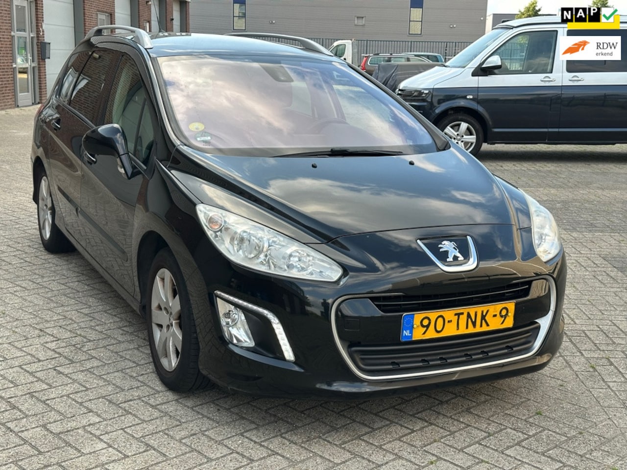 Peugeot 308 SW - 1.6 e-HDi Blue Lease Executive|AUTOMAAT|PANORAMADAK - AutoWereld.nl