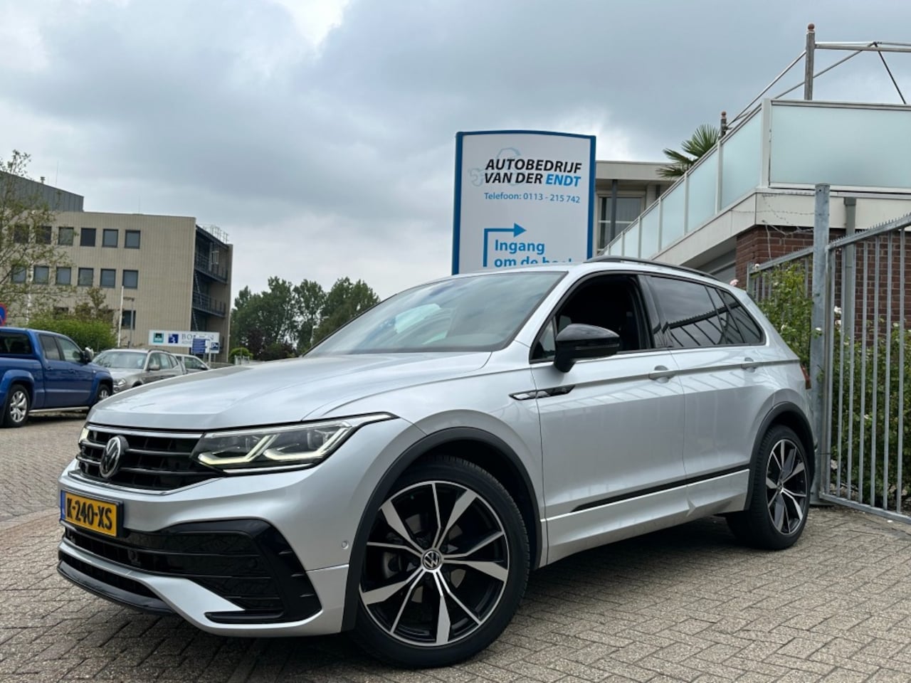 Volkswagen Tiguan - 1.5 TSI R-Line Business+ Trekhaak Camera 20'' Black style IQ light - AutoWereld.nl