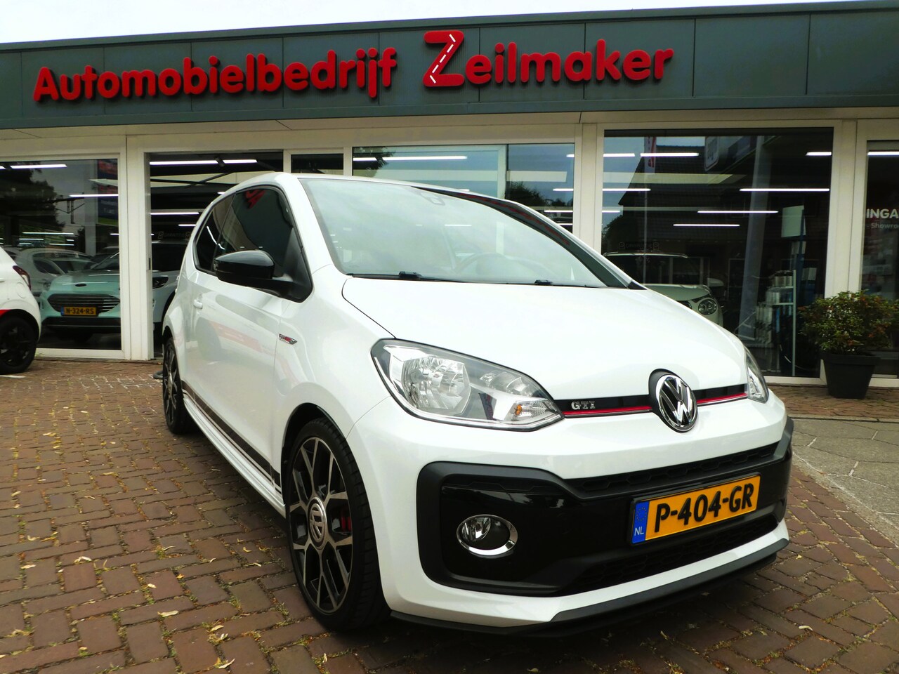 Volkswagen Up! - 1.0 TSI GTI 116PK Climatronic, Stoelverwarming, 17" Lichtmetaal - AutoWereld.nl