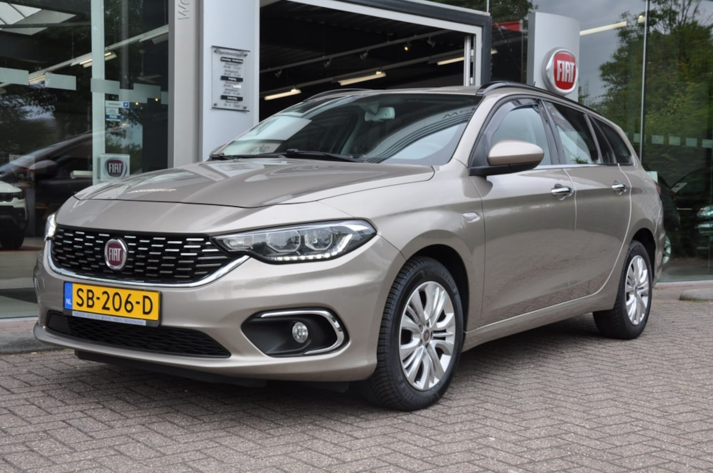 Fiat Tipo Stationwagon - 1.6 MJ 16v Bus. Trekhaak Euro 6 - AutoWereld.nl