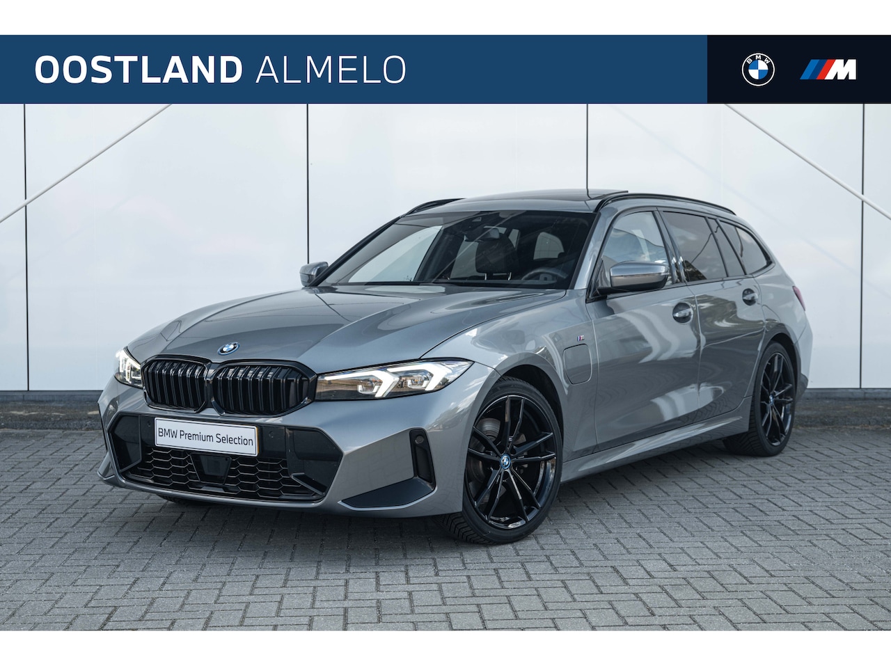 BMW 3-serie Touring - 320e M Sport Automaat / Trekhaak / Panoramadak / Sportstoelen / Active Cruise Control / Ge - AutoWereld.nl