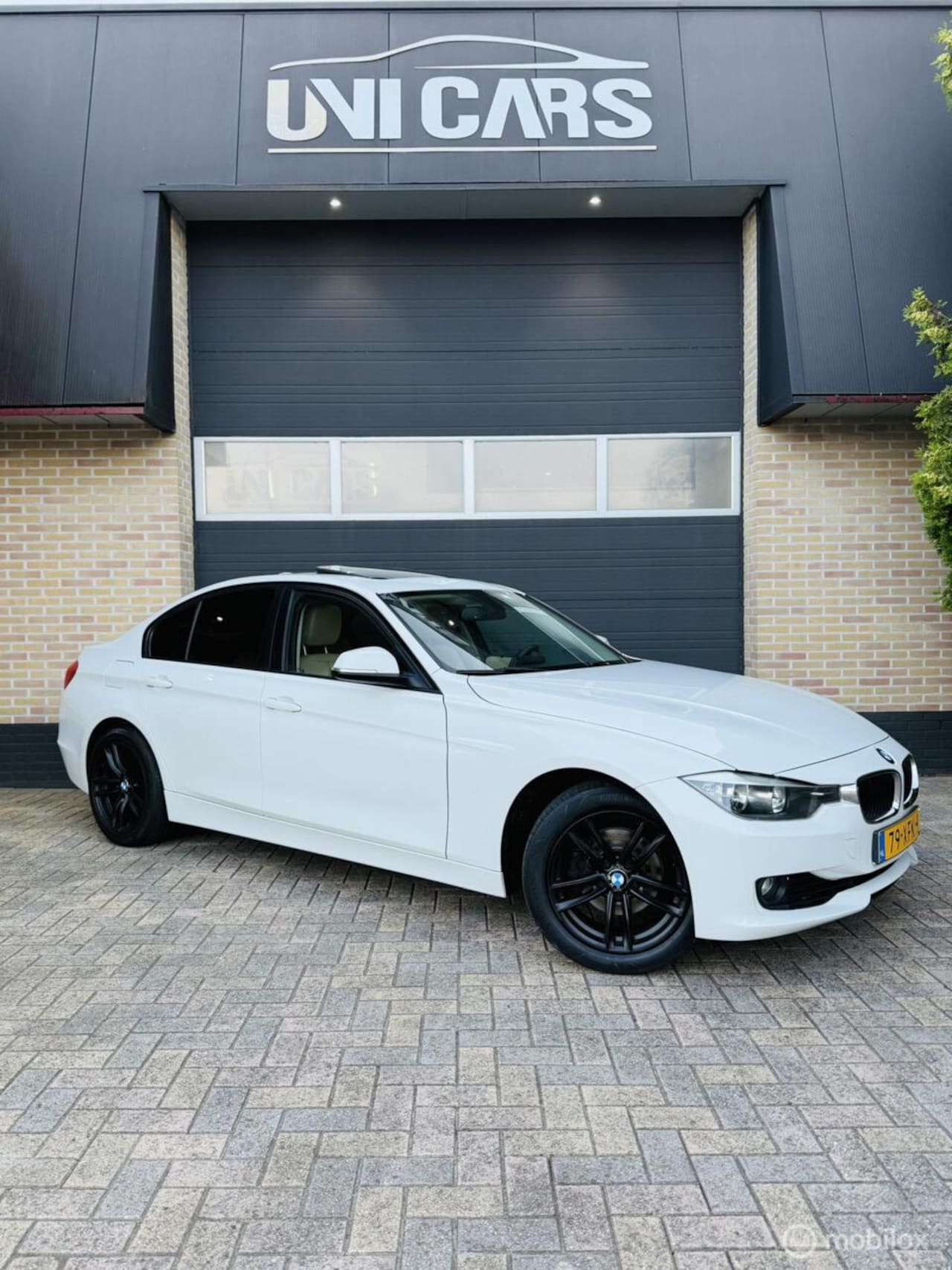 BMW 3-serie - 320i Upgrade Edition|Automaat|Opendak|Leer|Sport - AutoWereld.nl