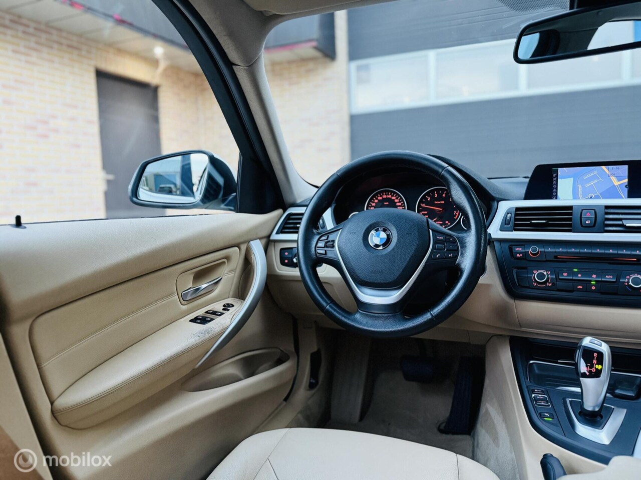 BMW 3-serie - 320i Upgrade Edition|Automaat|Opendak|Leer|Sport - AutoWereld.nl