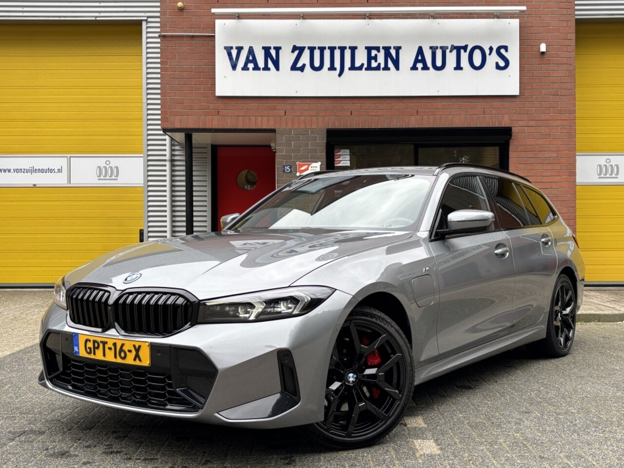 BMW 3-serie Touring - 330e Touring M-Sport Head-Up Trekhaak 360 19" Leder - AutoWereld.nl