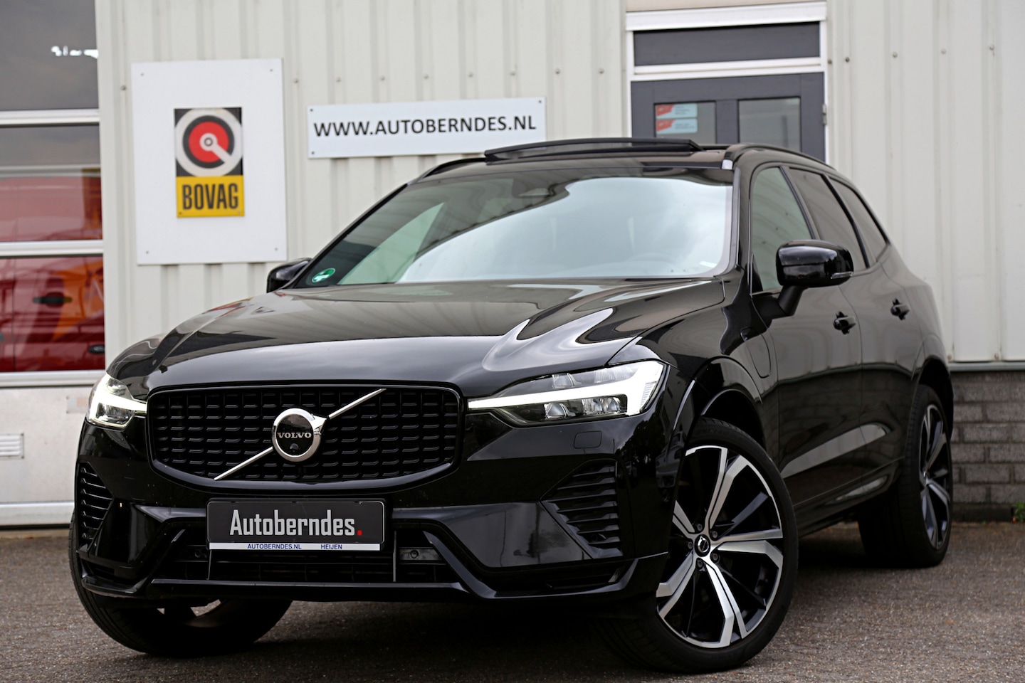 Volvo XC60 - 2.0 T6 Plug-in hybrid Long Range AWD Plus Dark*Perfect Volvo Onderh.*Pano/Elek. Trekhaak/R - AutoWereld.nl