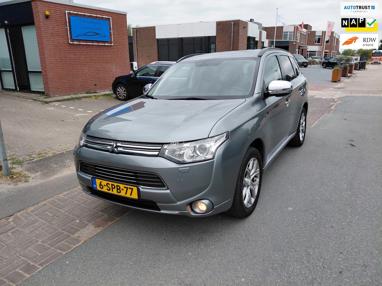 Mitsubishi Outlander - 2.0 PHEV Instyle Alle opties Leder camera - AutoWereld.nl