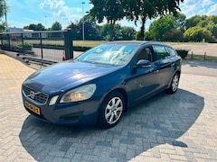 Volvo V60 - 2.0 D3 R-Design Navi