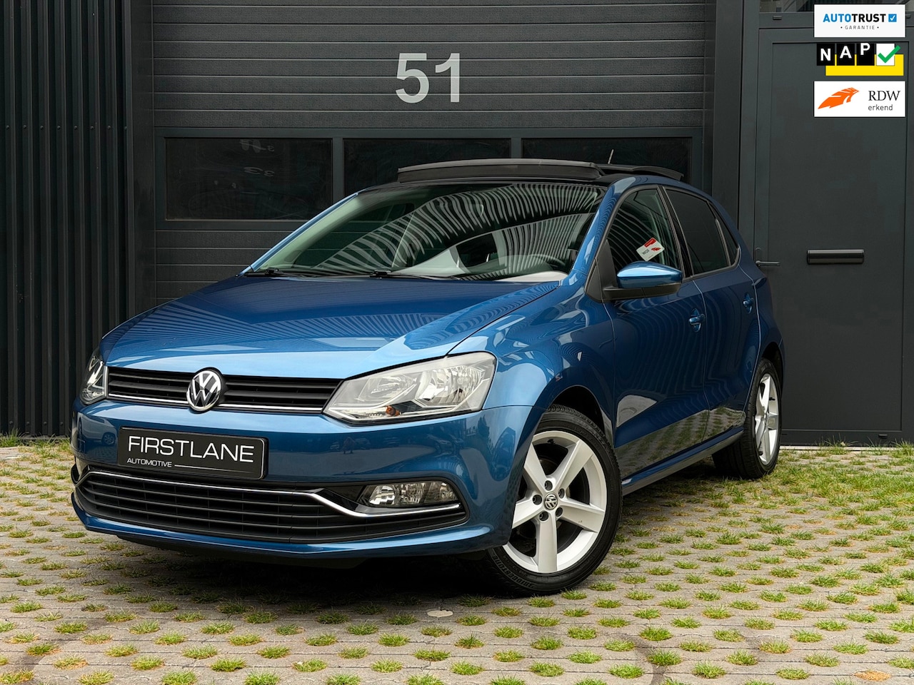 Volkswagen Polo - 1.2 TSI Highline | Panoramadak | Bleutooth | NL AUTO - AutoWereld.nl