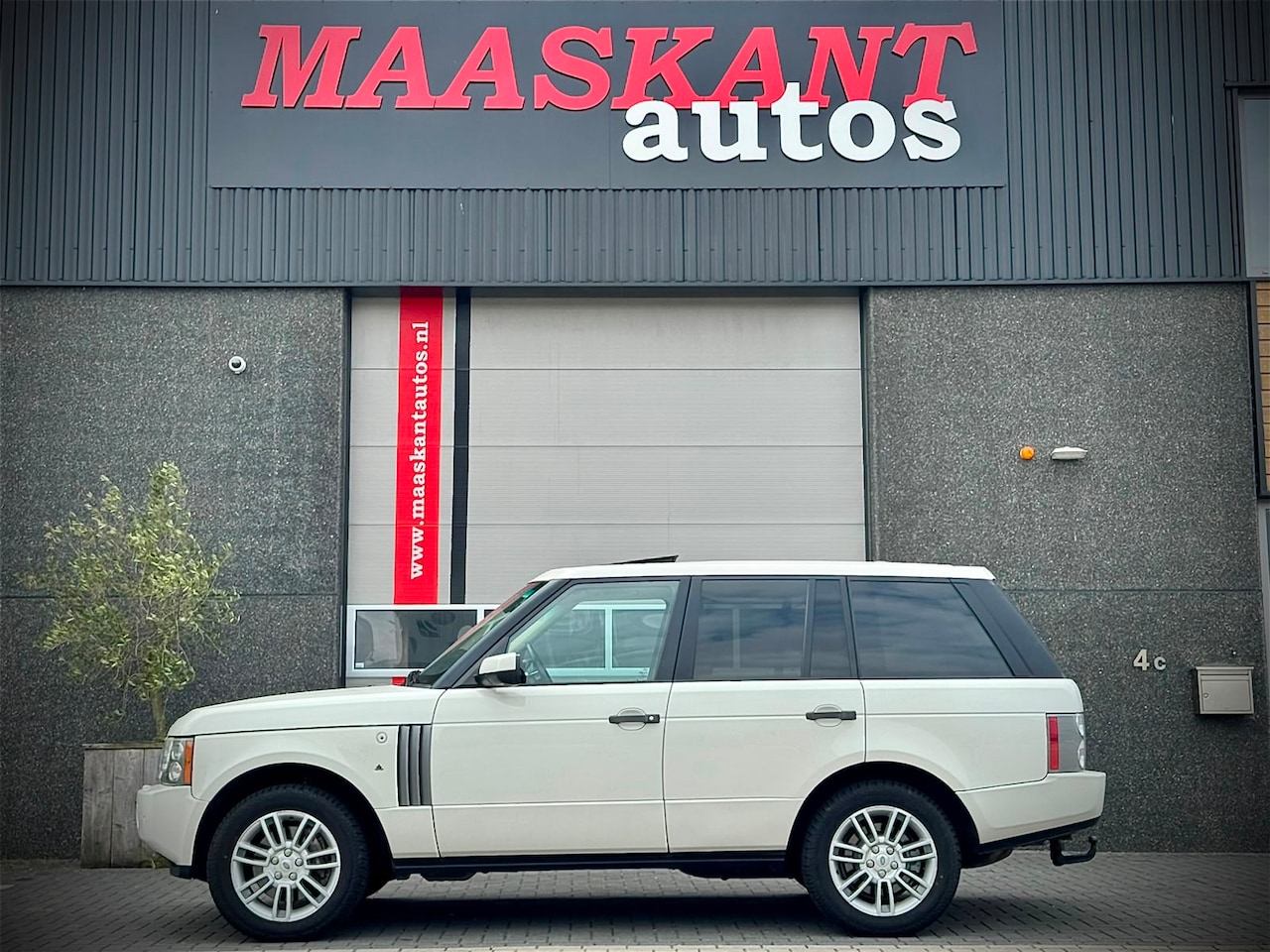 Land Rover Range Rover - 3.6 TDV8 HSE / Sunroof / Harman Kardon / Leder / Trekhaak / WELL MAINTAINED! - AutoWereld.nl