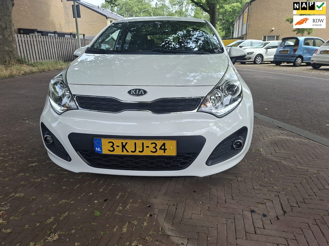 Kia Rio - Airco / parkeersensoren achter / navigatie / veel opties - AutoWereld.nl