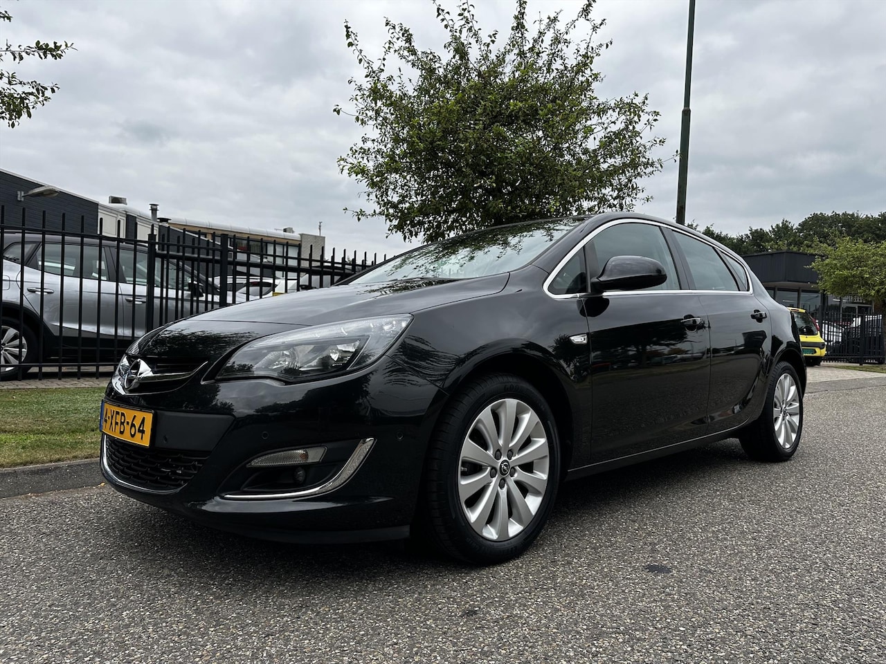 Opel Astra - 1.4 EcoFLEX 100pk Cosmo AIRCO Navigatie Parkeer Camera - AutoWereld.nl