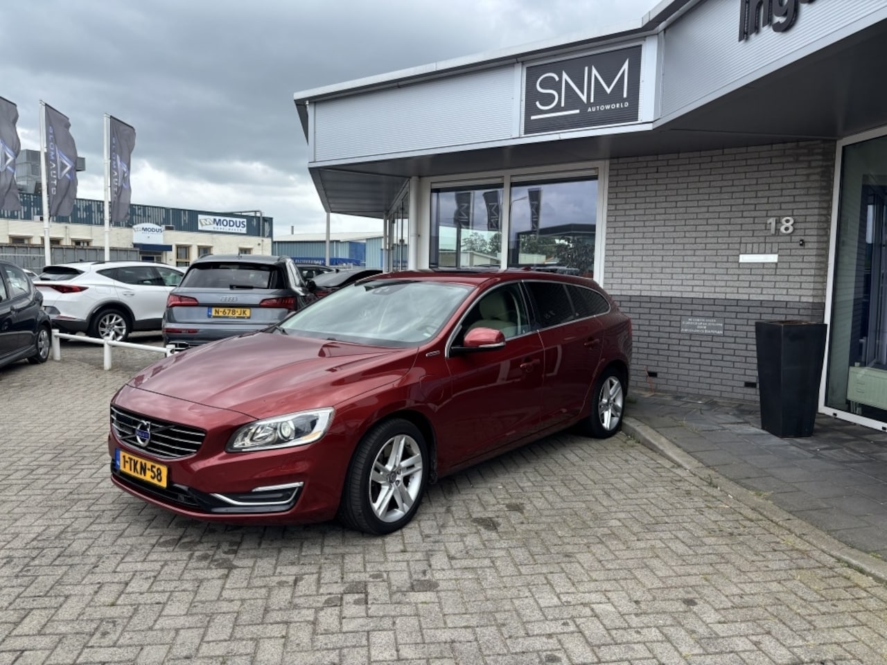 Volvo V60 - 2.4 D6 AWD Pl.i Sum. - AutoWereld.nl