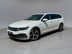 Volkswagen Passat Variant - 1.4 TSI * Panoramadak * Stoelen met geheugen * Trekhaak