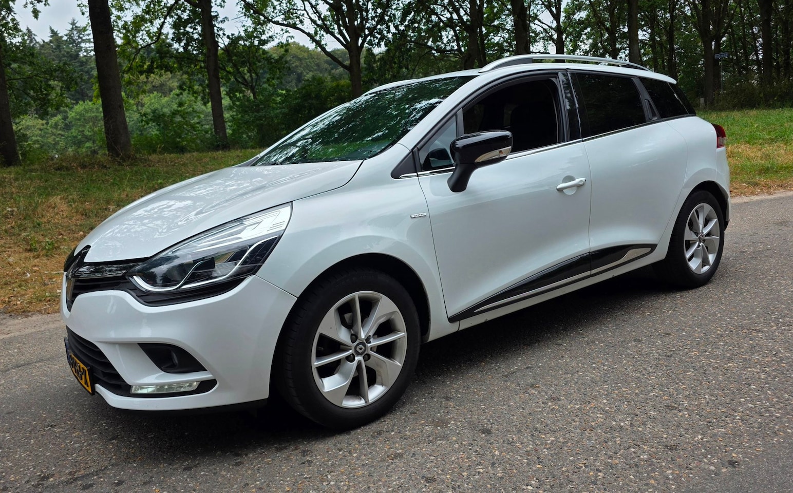 Renault Clio Estate - 0.9 TCe Limited - NL Auto - 2e Eigenaar - AutoWereld.nl