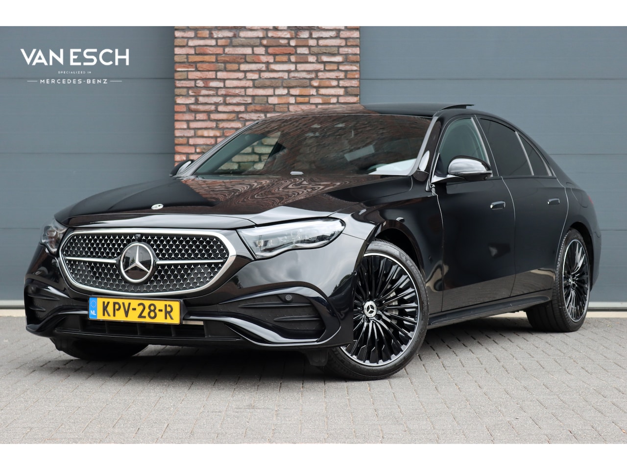 Mercedes-Benz E-klasse - 400 e 4MATIC AMG Line | Luchtvering | Achterasbesturing | Hyperscreen | Distronic+ | Trekh - AutoWereld.nl