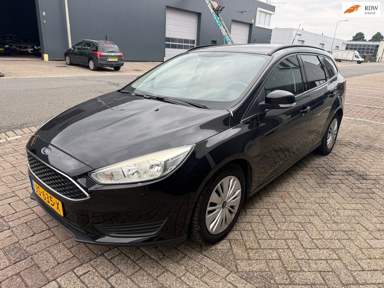 Ford Focus Wagon - 1.0 Titanium Edition / AIRCO / APK / MOTOR 100% / BOEKJES / TWEE SLEUTELS / PDC / ZEER NET - AutoWereld.nl