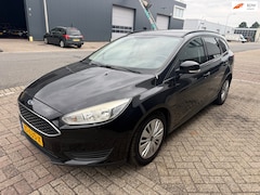 Ford Focus Wagon - 1.0 Titanium Edition / AIRCO / APK / MOTOR 100% / BOEKJES / TWEE SLEUTELS / PDC / ZEER NET