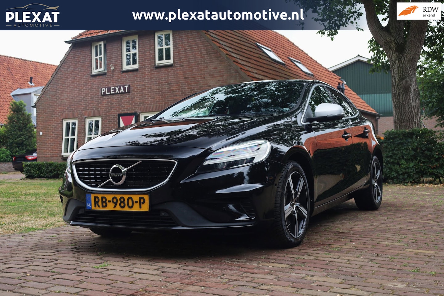 Volvo V40 - 2.0 T4 Business Sport Aut. | R-design | Camera | Lichtmetaal | Leer | PDC | Stoelverwarmin - AutoWereld.nl