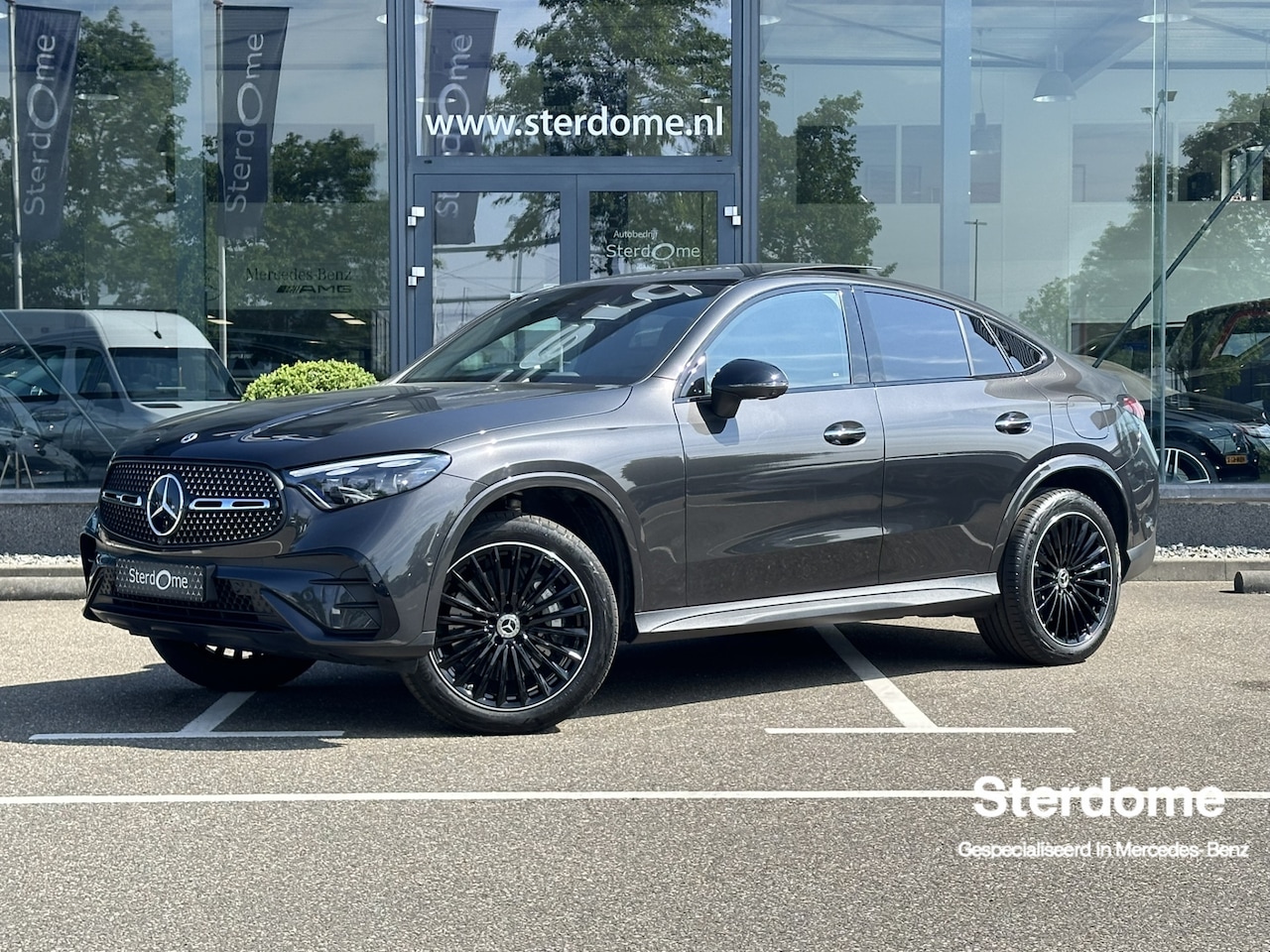 Mercedes-Benz GLC-klasse Coupé - 400e 4MATIC AMG Line l Panoramadak l MBUX l Niveau regeling l Multibeam LED l Rij- assiste - AutoWereld.nl