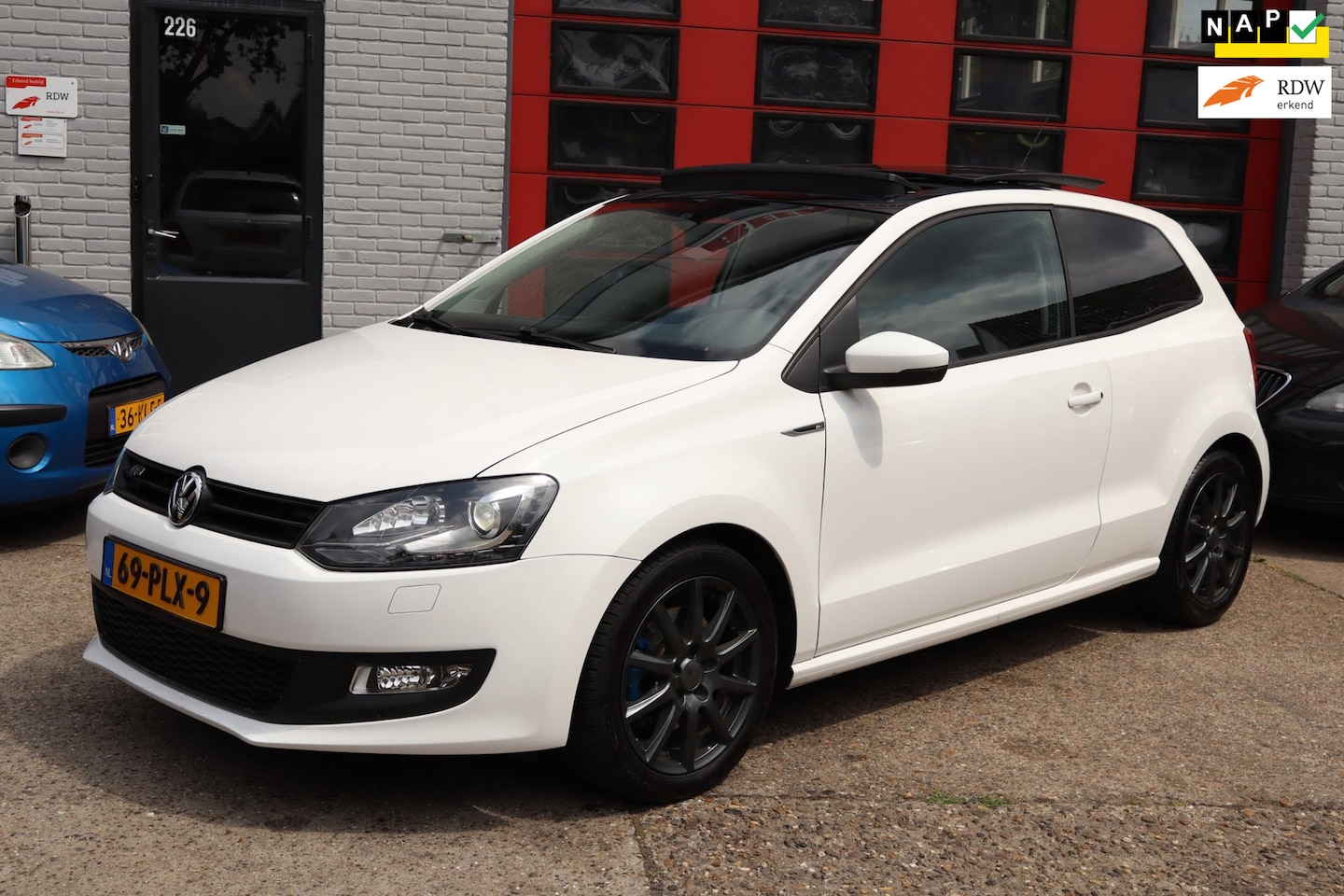 Volkswagen Polo - 1.6 TDI Highline 1.6 TDI Highline , ALCANTARA , PANO DAK , NAVI . LEDER ,PDC - AutoWereld.nl