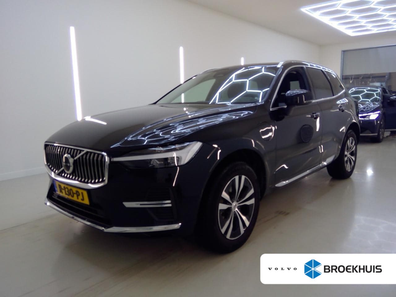 Volvo XC60 - T6 Plug-in hybrid AWD Bright | Leder | Panoramadak | Trekhaak | Adaptive LED | BLIS | Adap - AutoWereld.nl