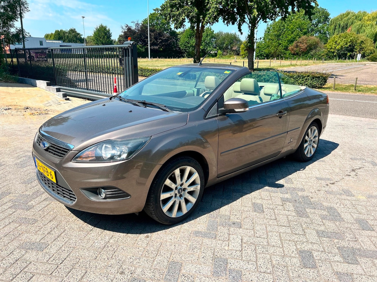Ford Focus Coupé-Cabriolet - 2.0 Titanium Cabrio Navi Stoelverwarmig - AutoWereld.nl